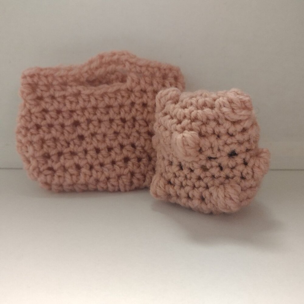 Crochet card holder and matching gummy bear